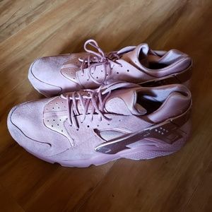 Nike size 12 pink Air Huaraches